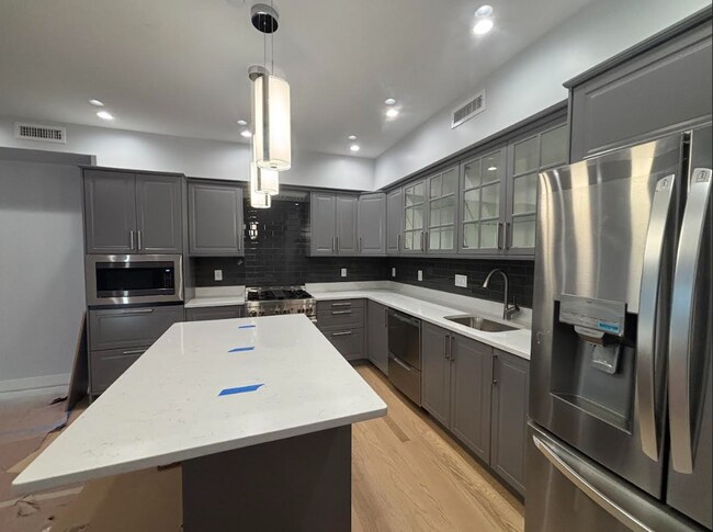 Building Photo - 12 Aldersey St