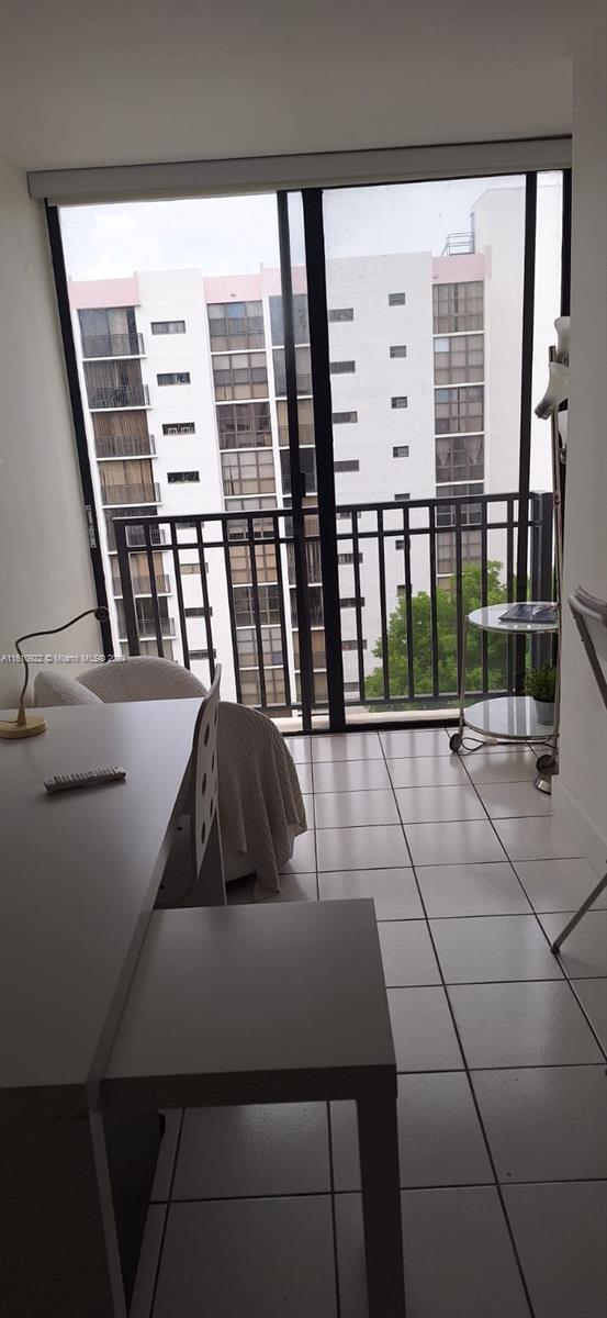Foto del edificio - 17011 N Bay Rd