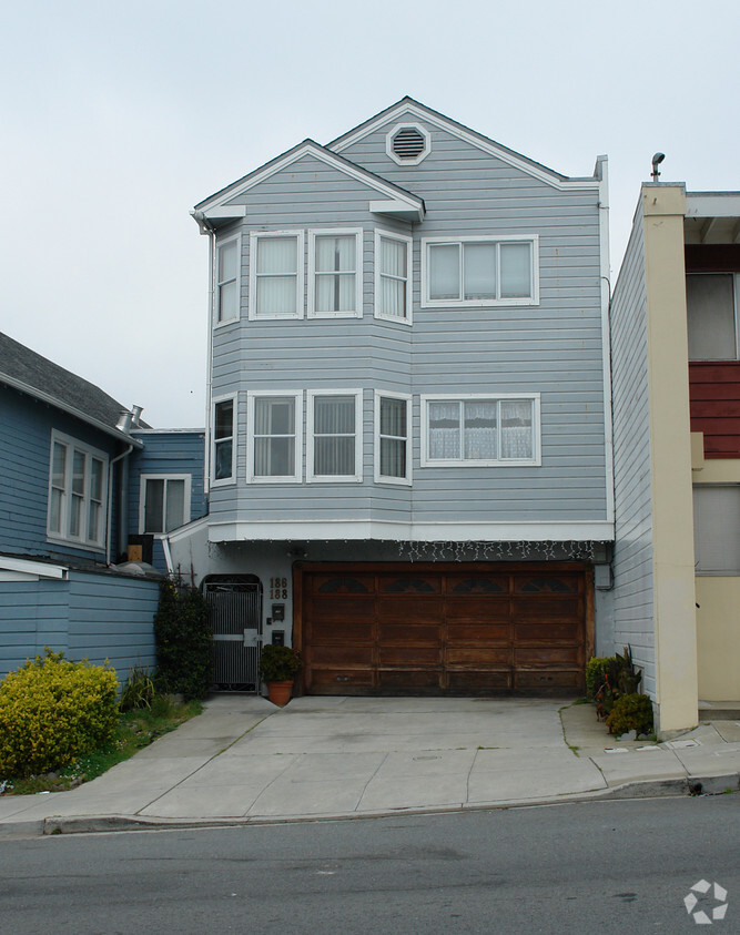 Primary Photo - 186 Westlake