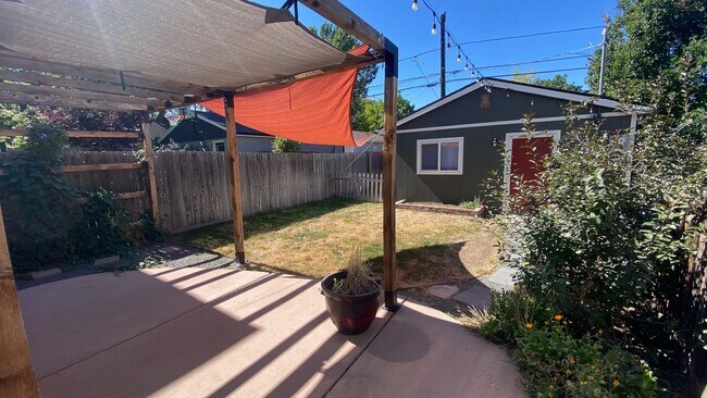 Building Photo - **Charming 2 bedroom, 1 bath in Denver, CO