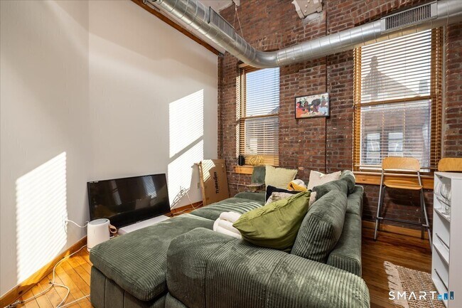 Foto del edificio - 325 Lafayette St