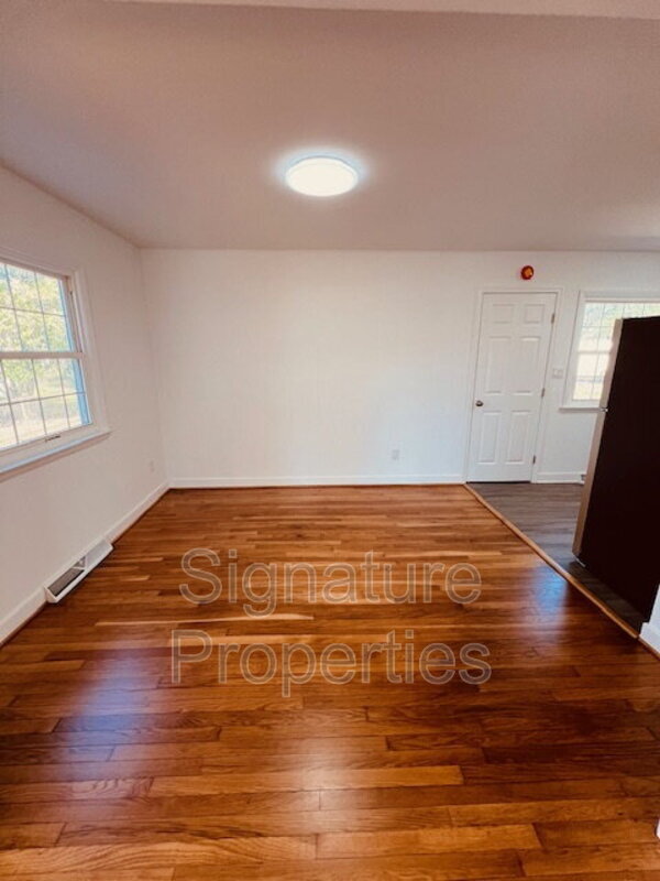 Foto del edificio - 211 Deerfield Dr