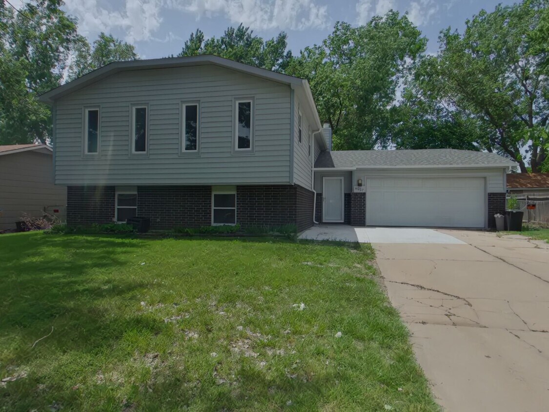 Foto principal - 4027 Danbury St