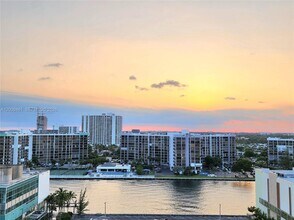 Building Photo - 3505 S Ocean Dr