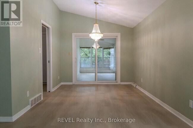 Building Photo - 7285 Rolling Acres Crescent