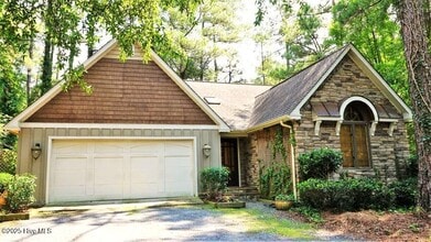 Building Photo - 4 Pine Orchard Pl
