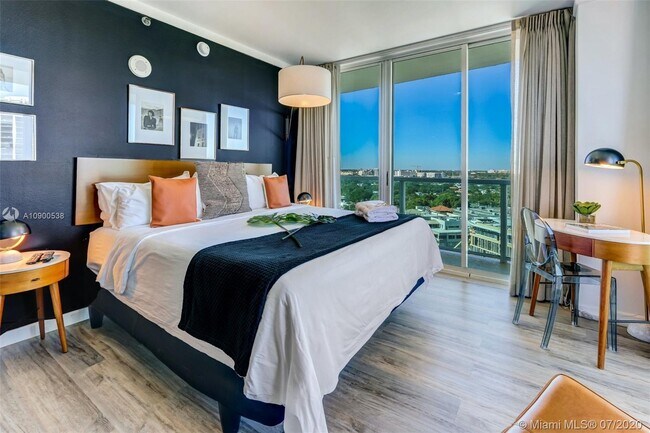 Foto del edificio - 2889  Mcfarlane Rd 1610 Miami Fl 33133