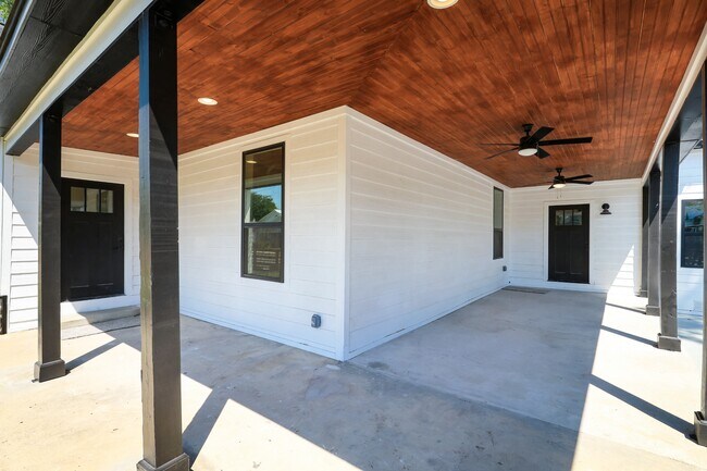 Foto del edificio - 2425 Monterey St