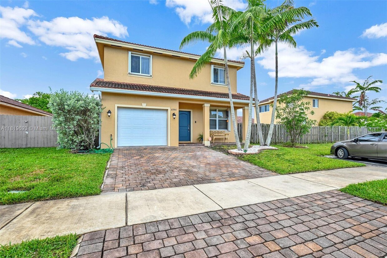 Foto principal - 8986 SW 214th Terrace