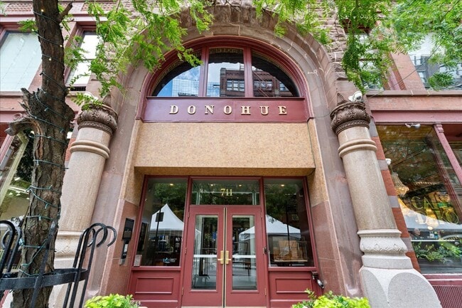 Building Photo - 711 S Dearborn St