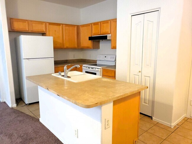 Building Photo - NICE AND AFFORDABLE IN SOUTH PHOENIX.