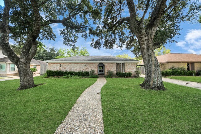 Foto del edificio - 14115 Wickersham Ln