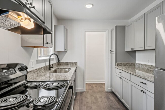 Foto del edificio - Creek Wood Townhomes