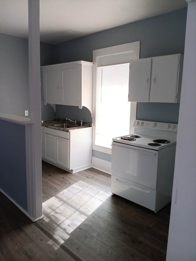 Foto principal - 215 W King Ave