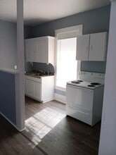 Building Photo - 215 W King Ave