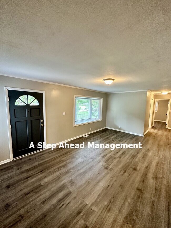 Foto del edificio - 6715 Parker Ave-3 Bed/2 Bath -$200 off you...