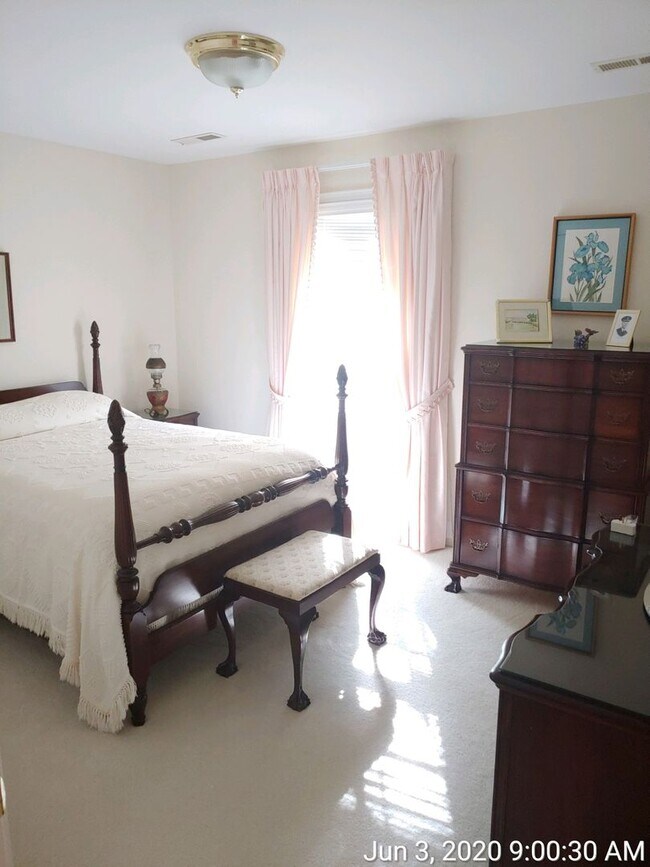 Foto del edificio - * RE-RENTAL AVAILABLE 7/15/26 * 3 Bedroom 2.5 Half Bath Townhouse with 2 Car Garage