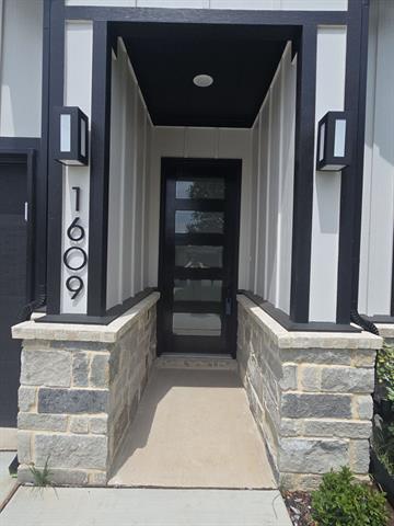 Building Photo - 1609 Sharon St