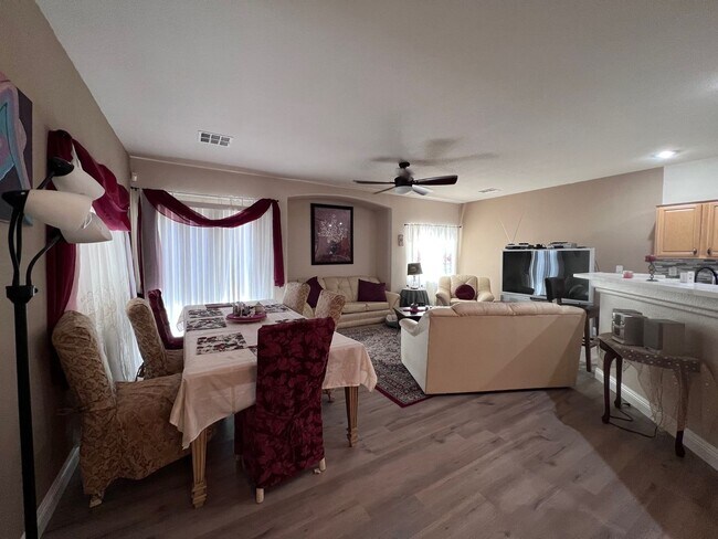 Foto del edificio - SUNRISE MOUNTAIN 3 BEDROOM TOWNHOME