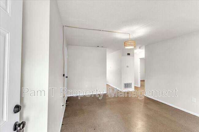 Foto del edificio - 5209 Jasmine Ave