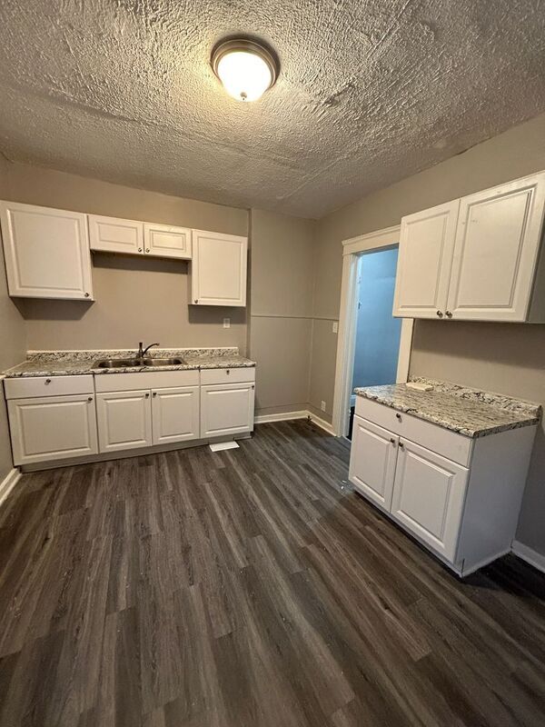 Foto del edificio - 10101 North Blvd