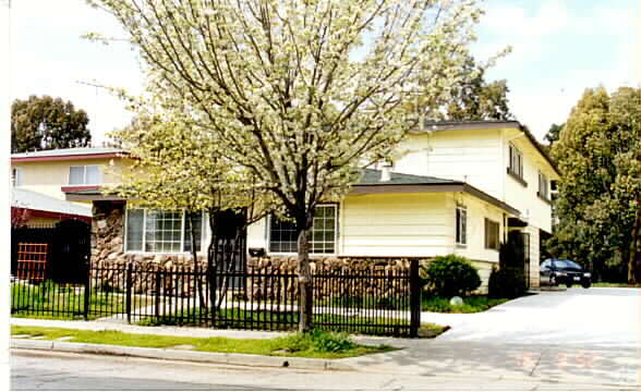 Building Photo - 3159-3161 Locke Dr