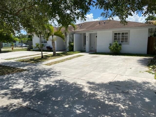 Primary Photo - 4519 NW 163rd St