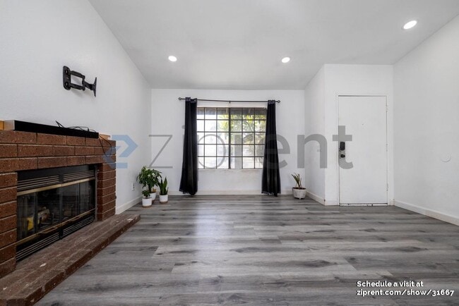 Building Photo - 1398 W Norwood St