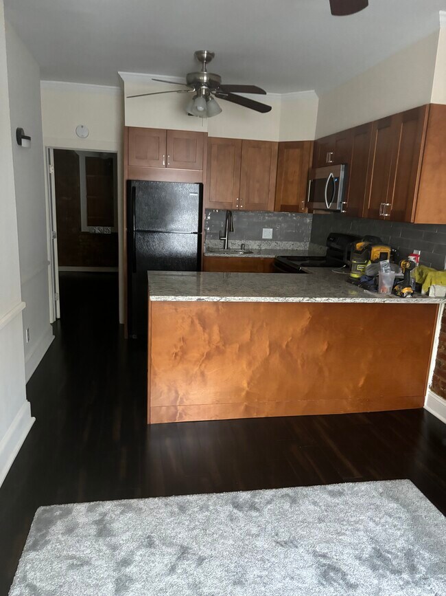 Building Photo - 119 E Wishart St