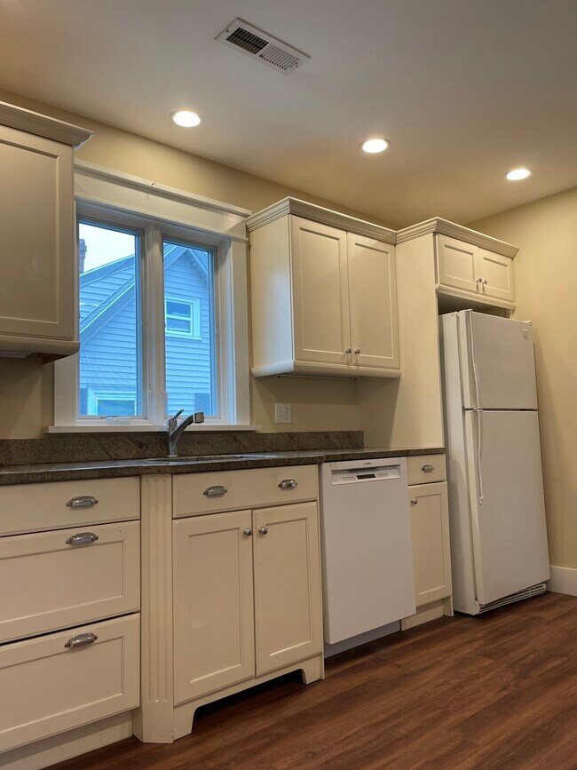 Kitchen_2 - 16 Franklin St