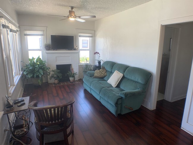 Foto del edificio - 2728 Collier Ave