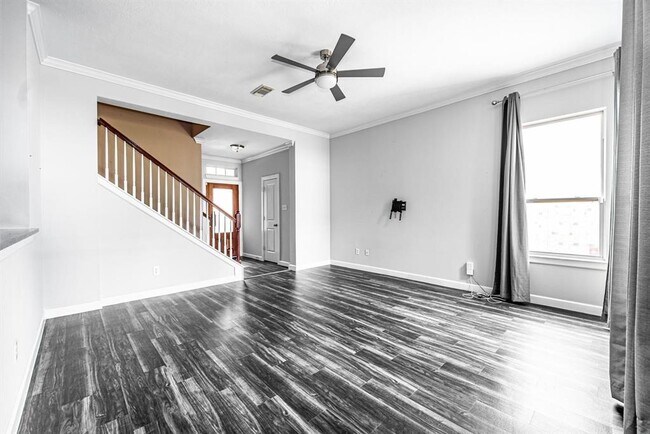 Foto del edificio - 5330 Summit Hollow Dr