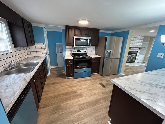 Foto del edificio - Spacious 3-Bedroom, 2-Bath Mobile Home on 1 Acre – Pet-Friendly and Perfect for Outdoor Living!