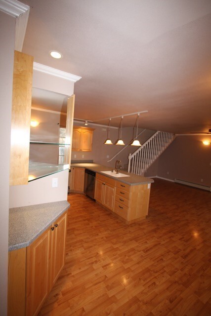 Building Photo - 2 Bedroom Condo in a Quiet Eagle River Nei...
