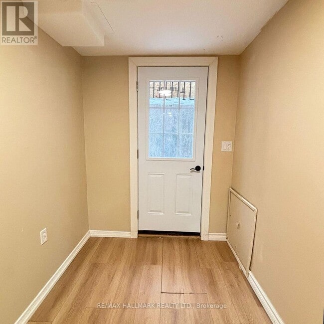 Photo du bâtiment - 359 Salisbury Ln