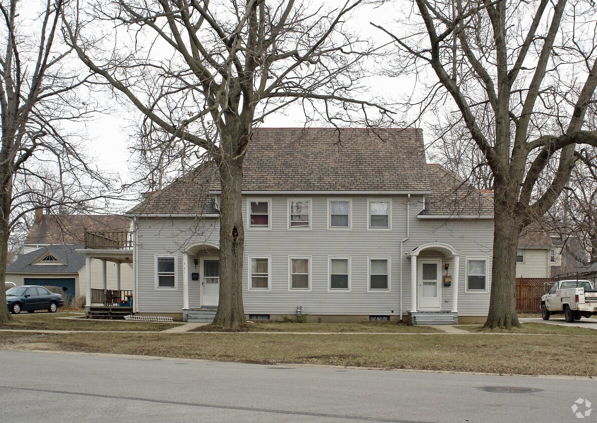 Building Photo - 425 Augusta Ave