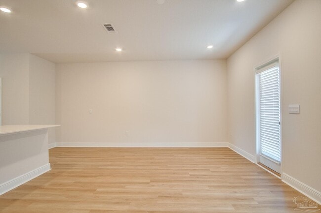 Building Photo - 2495 Cliff Hollow Cir