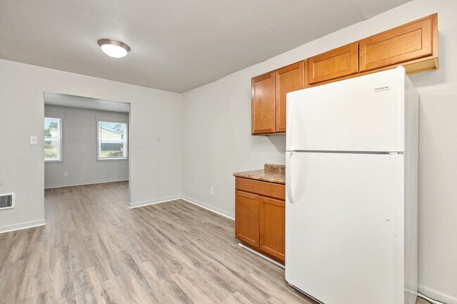 Foto del edificio - Newly Renovated 5 Bedroom Unit!