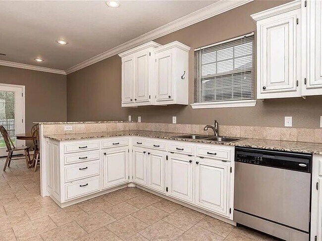 Foto del edificio - 1588 N Hazeltine Dr