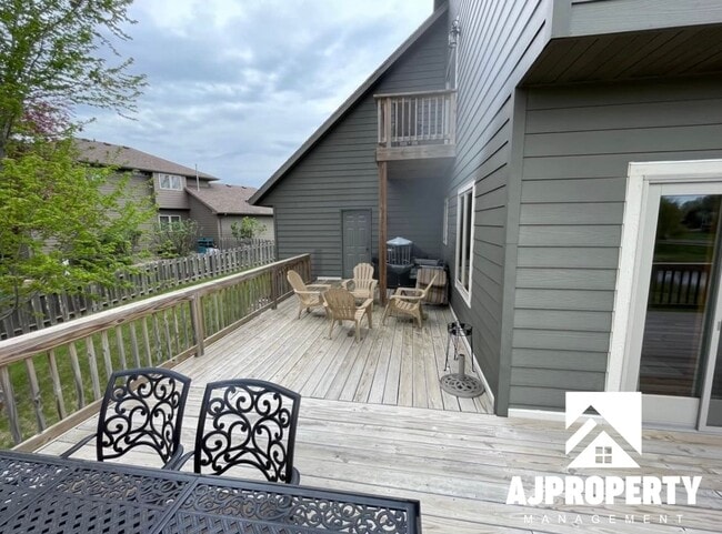 Building Photo - 3105 S Dawley Cir