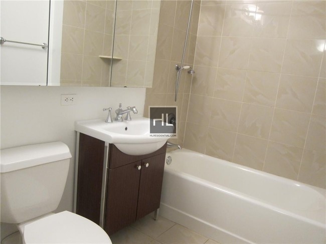 Building Photo - LUXURY 2 BR/FLEX 3 BR - FiDi