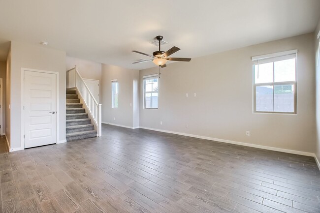 Building Photo - 905 S Canal Dr