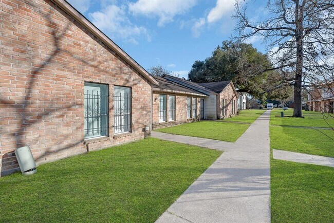 Building Photo - 5759 Easthampton Dr