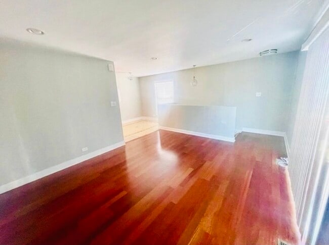 Building Photo - 600 Academy Ct