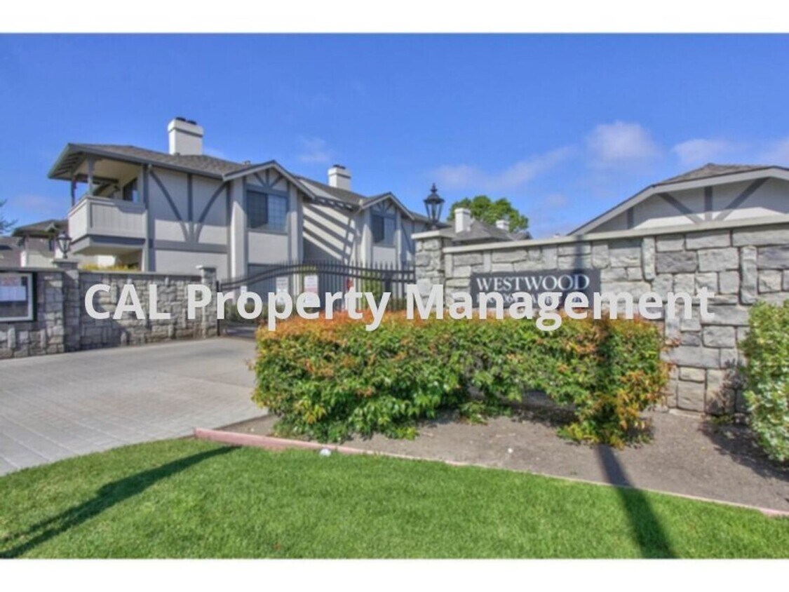 Foto principal - 2 Bed/1 Bath Condo in South Salinas!