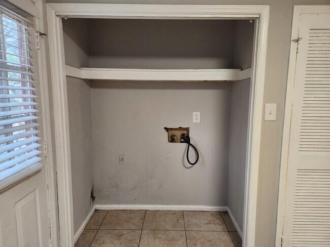 Foto del edificio - Section 8 accepted!!! "Charming 2-Bedroom Haven in the Heart of Decatur – Your Perfect Urban Retr...