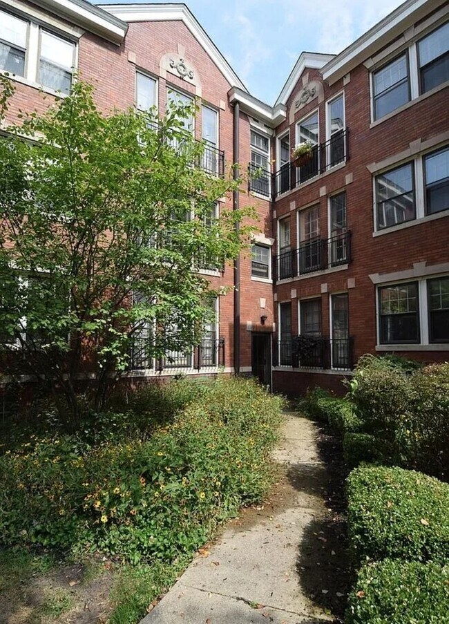 Foto del edificio - Amazing 2 Bedroom Condo in Indianapolis