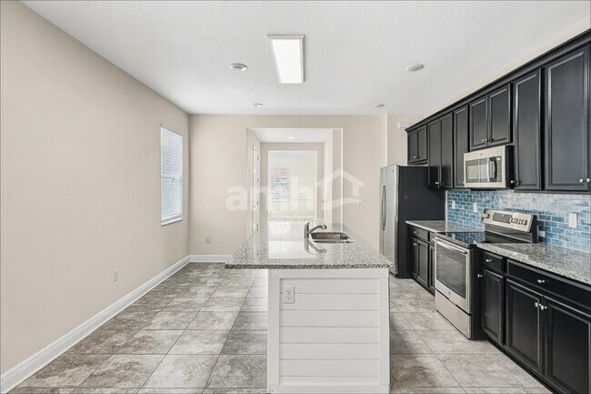 Foto del edificio - 8630 Firefly Pl