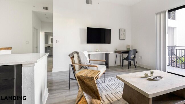 Foto del edificio - 2250 McGregor Blvd