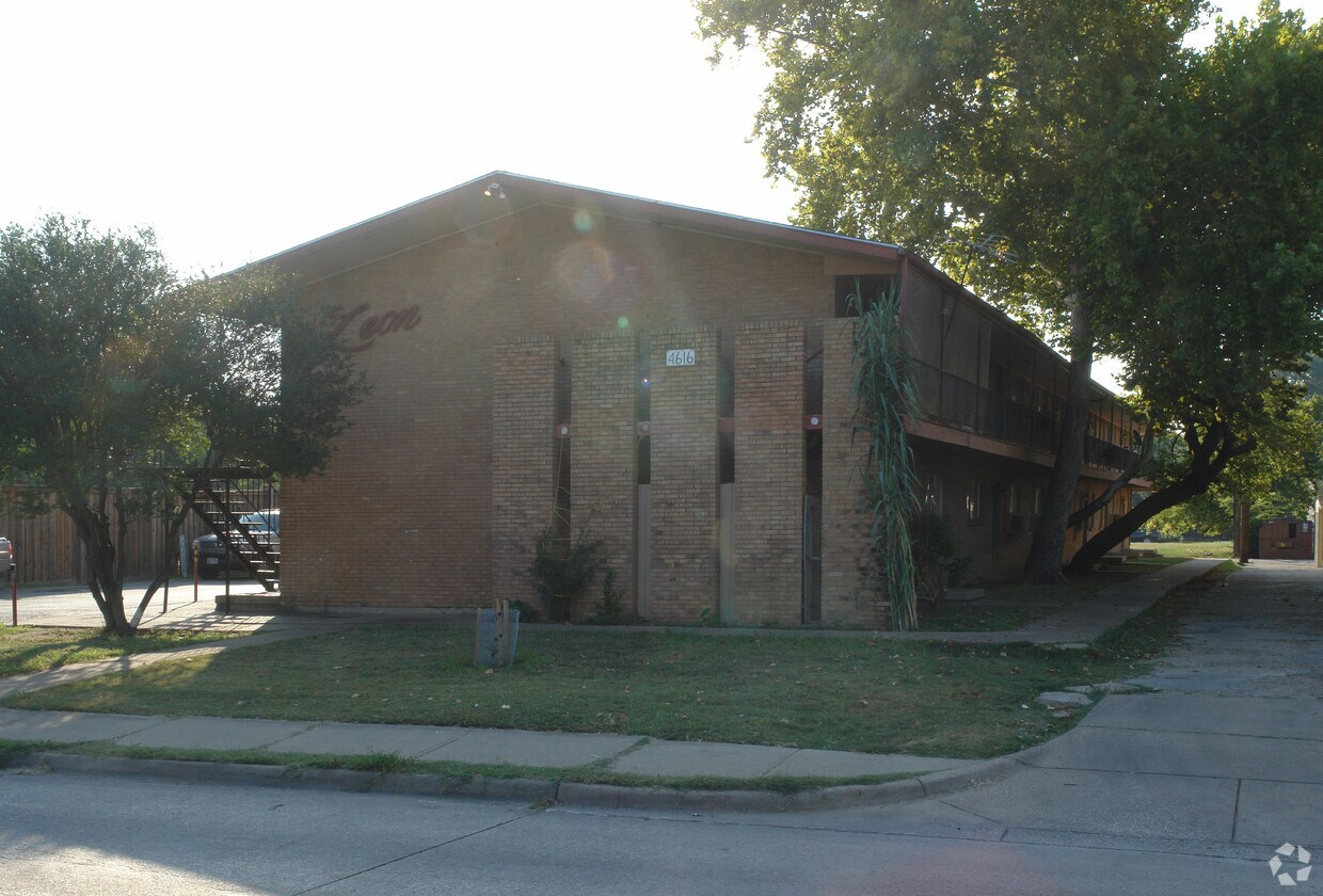 Building Photo - 4616 Columbia Ave
